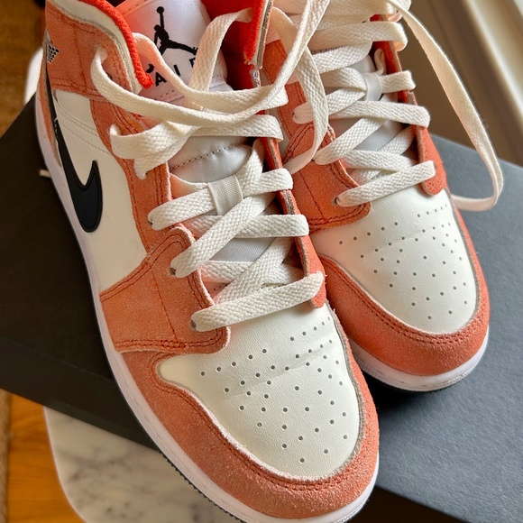 Big Kids Jordan’s SZ 6 - Picture 6 of 6